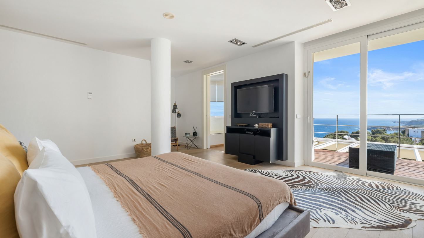 [ "VILLA AZUREA"  // IBIZA ]